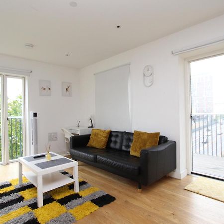 Spacious & Modern 1 Bedroom Close To Station In E16 London Ngoại thất bức ảnh