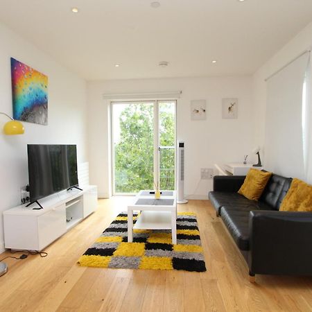 Spacious & Modern 1 Bedroom Close To Station In E16 London Ngoại thất bức ảnh