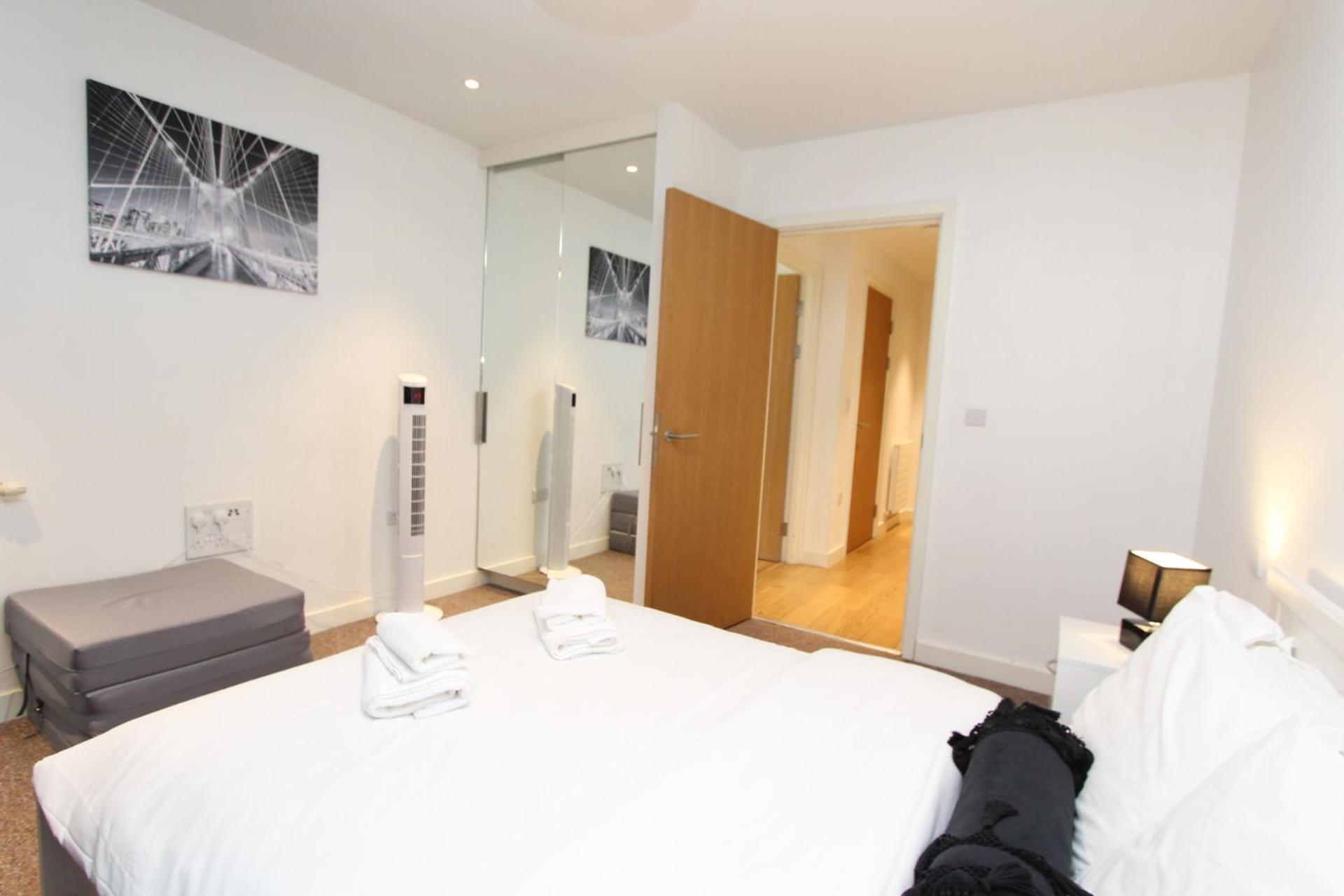 Spacious & Modern 1 Bedroom Close To Station In E16 London Ngoại thất bức ảnh
